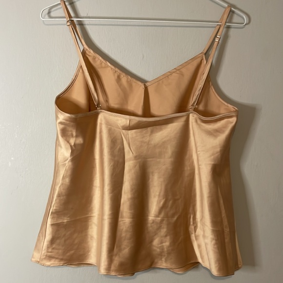Satin Sleeveless tops - Picture 3 of 3